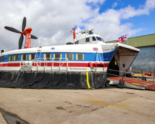 WHATS-HERE-Huge-Hovercraft-IMAGE-1